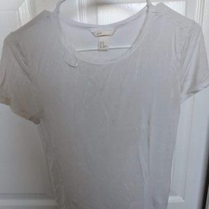 WHITE BASIC TEE H&M - FAVORITE TEE - WOMEN'S XS